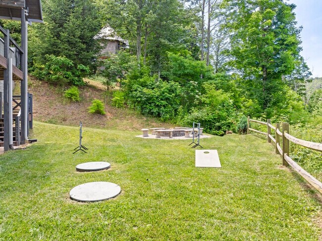 Building Photo - 140 Mystic Ridge Dr