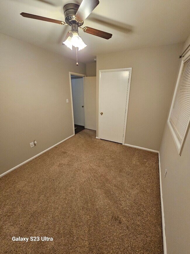 Building Photo - 3415 Emerald Dr