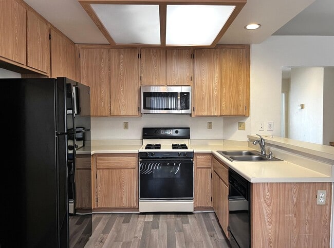 Building Photo - 40855 Sandy Gale Ln