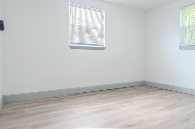 Building Photo - 217 Betty Ave