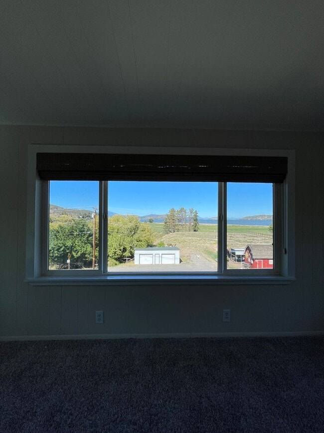 Building Photo - Lakeview 4-Bedroom Home Steps from Moore Park – Updated Throughout! 2.8 miles from Sky Lakes and OIT