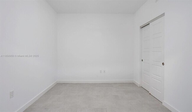 Building Photo - 2150 N Bayshore Dr