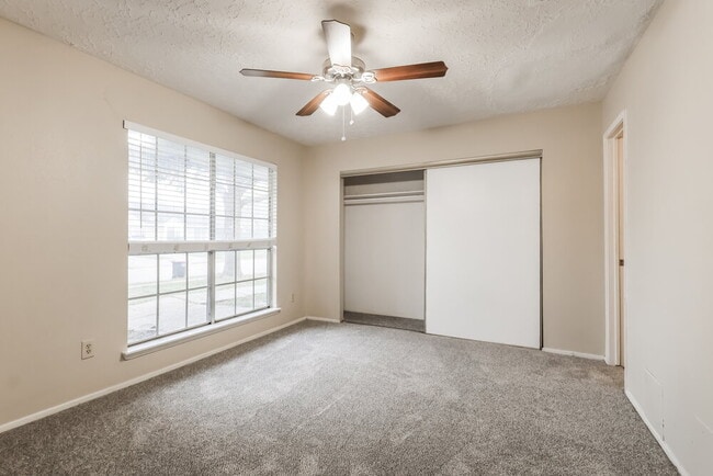 Building Photo - 2438 Autumn Springs Ln