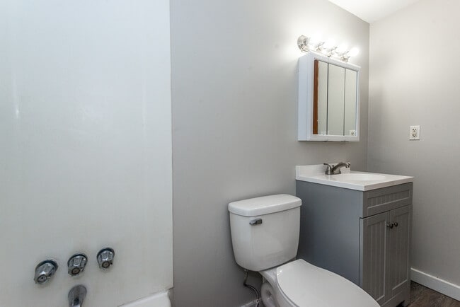 Building Photo - 2533 Sylvania Dr