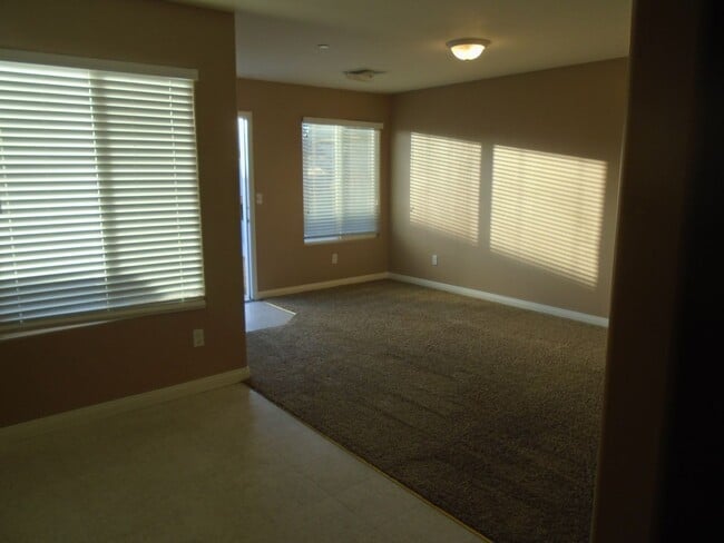 Building Photo - NOR - Away from the hustle and bustle but not far from Freeway 99.