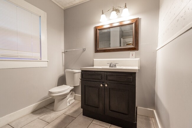 Building Photo - 104 S Beauregard St