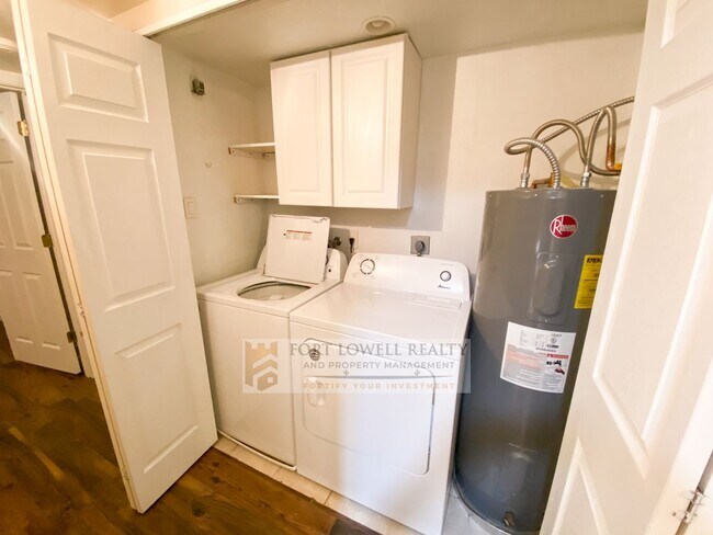 Building Photo - Super Charming 2 Bedroom 2 Bathroom Townhouse