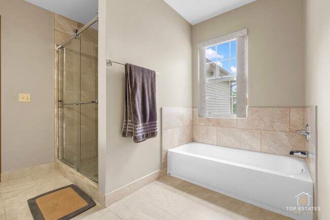 Building Photo - 951 Viewpoint Dr