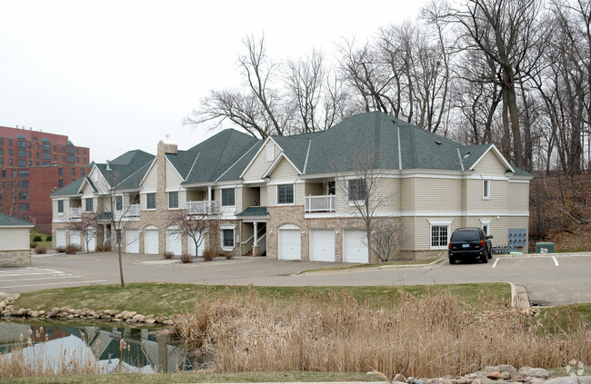 Building Photo - Raspberry Woods Townhomes