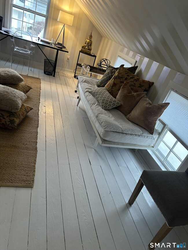 Building Photo - 9 Rowland Pl