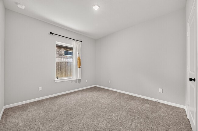 Building Photo - 16118 Cottontail Burrow Ln