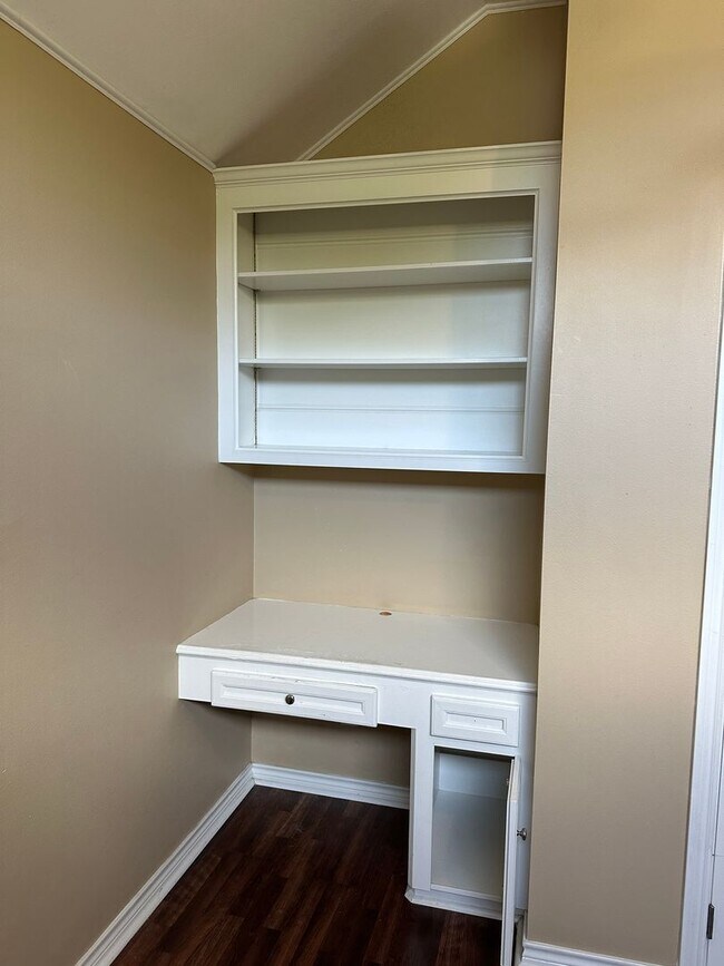 Building Photo - College Station -3 bedroom/2 bath - Fenced in back yard and House is in an EXCELLENT LOCATION