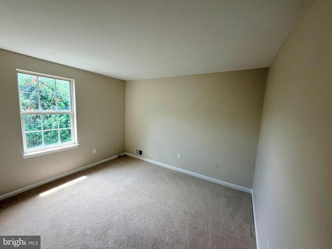 Building Photo - 1422 Oxford Cir