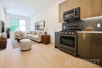 Building Photo - 3 bedroom in BROOKLYN NY 11225