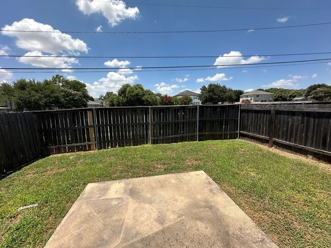 Building Photo - 2873 Southampton Way