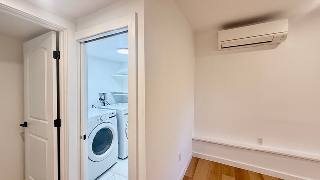 Building Photo - 1BR/1BA Renovated In-Law Unit in NOPA