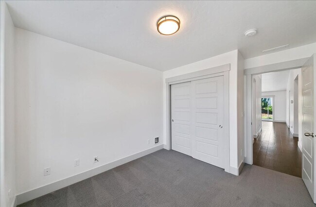 Building Photo - Warm & Welcoming Kuna Rental