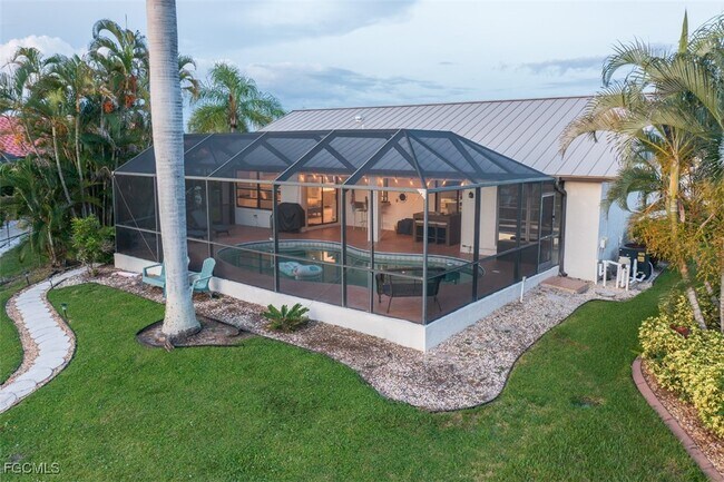 Building Photo - 915 Don Juan Ct