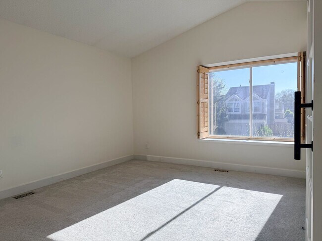 Building Photo - Updated Single-Family Home in Centennial!