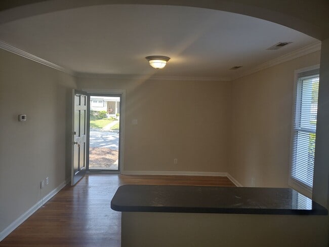 Building Photo - 2 Bedroom 1 Bath Condo in the Cottages of ...