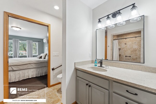 Building Photo - 815 Island Ct