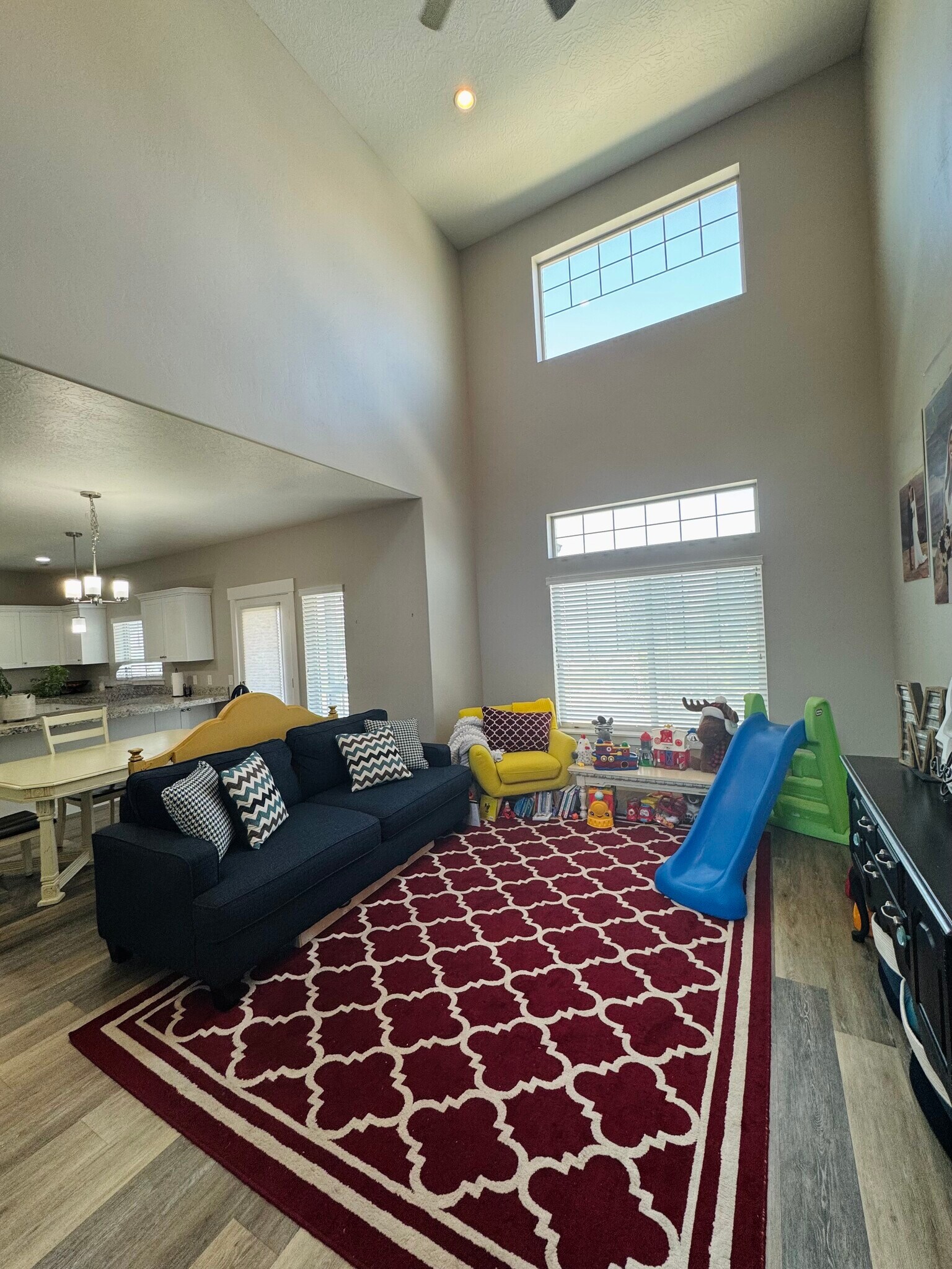 Building Photo - 758 S Aspen Way