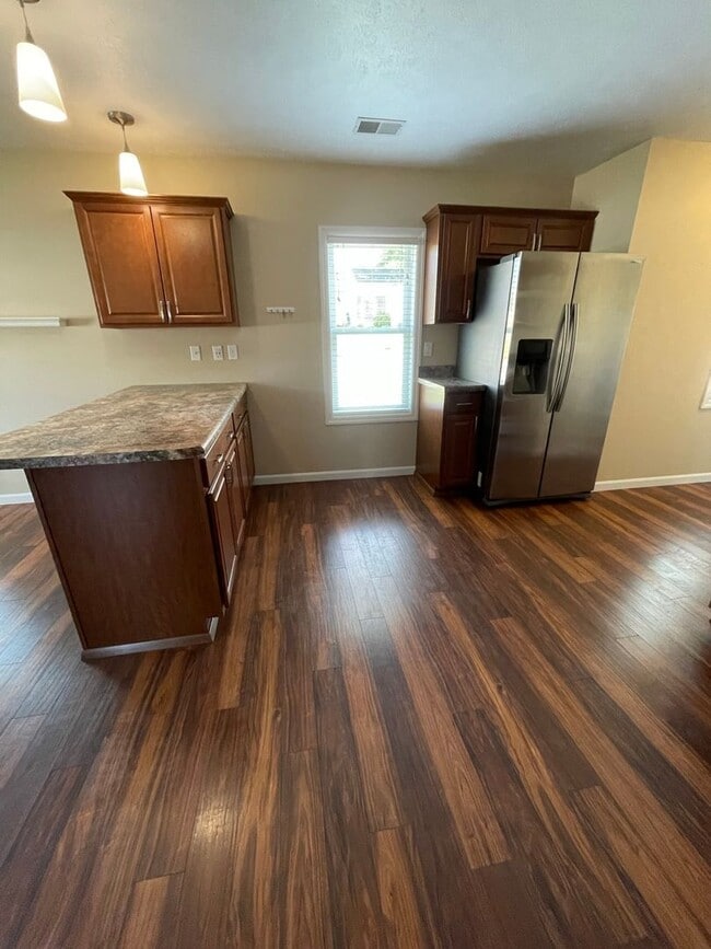 Building Photo - Single Family Home 2 bed For Rent in Quiet Neighborhood in SE Erie!