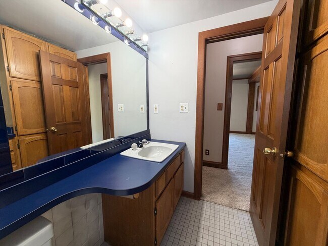 Building Photo - 1208 S Florence Pl