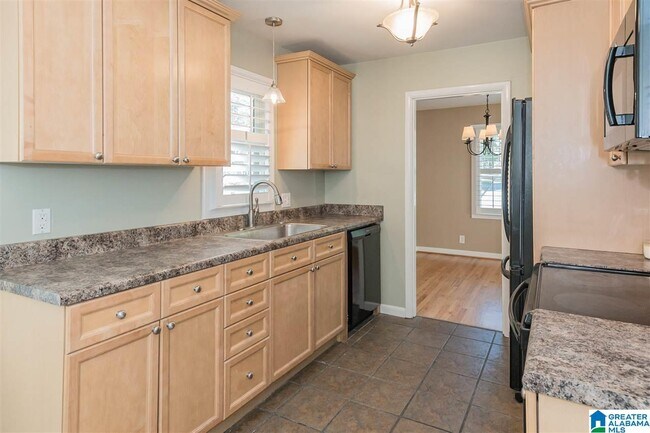 Building Photo - 615 Broadway St