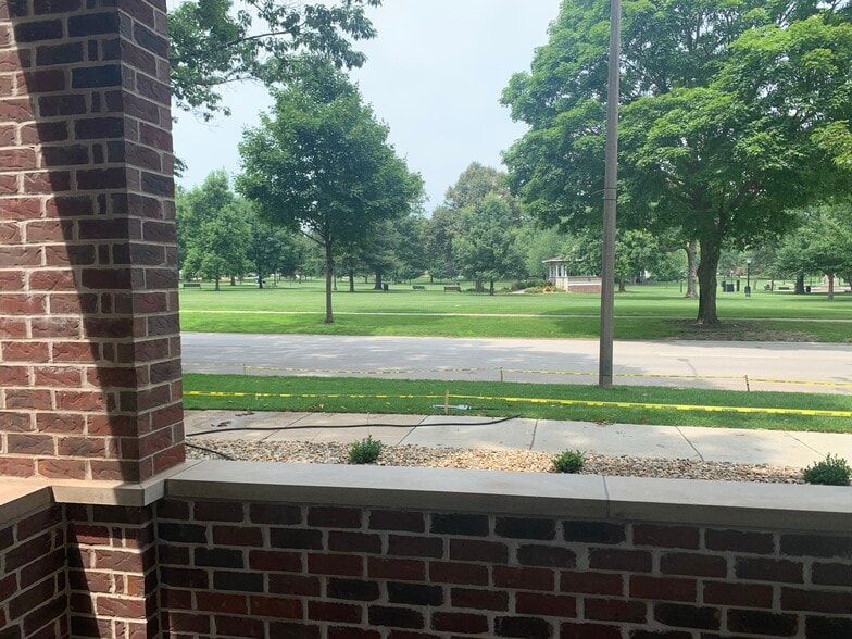 Building Photo - 403 W University Ave