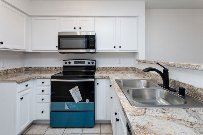 Building Photo - Villa Borgata Condo with Newer Flooring, P...