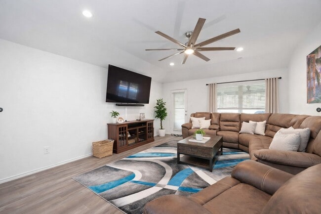 Building Photo - 24034 Sunview Vly Dr