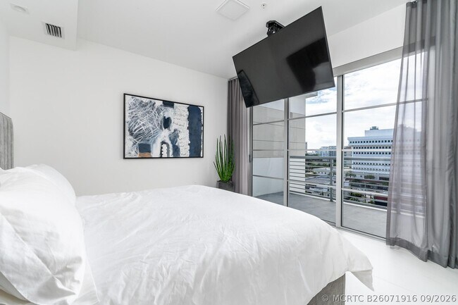 Building Photo - 155 E Boca Raton Rd
