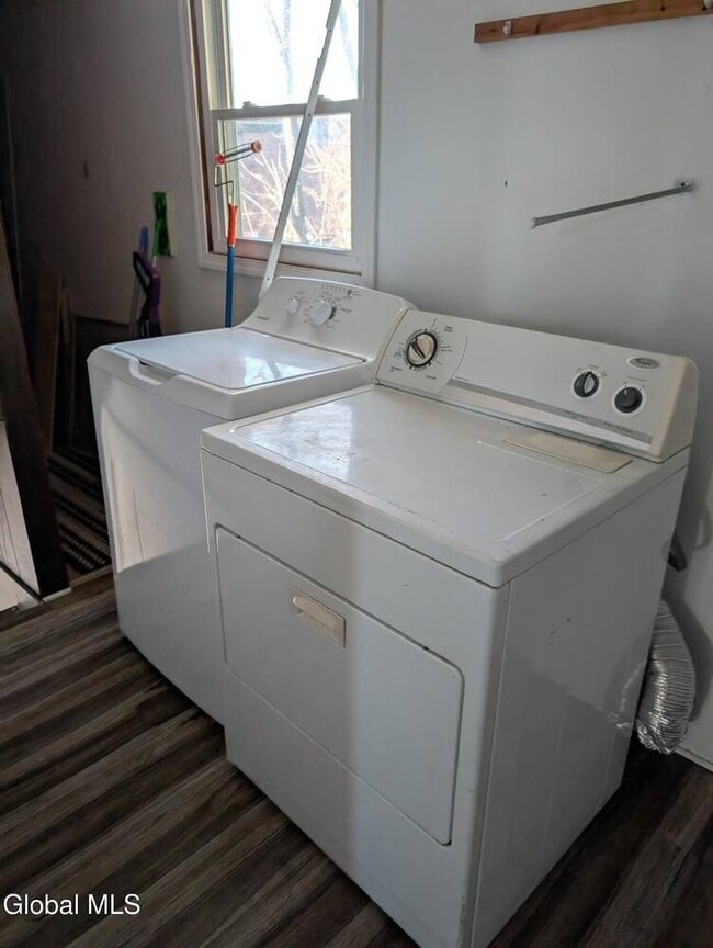 Building Photo - 318 27th St