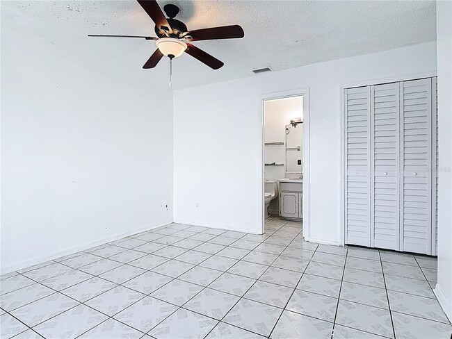 Building Photo - 115 Lindenwood Ln