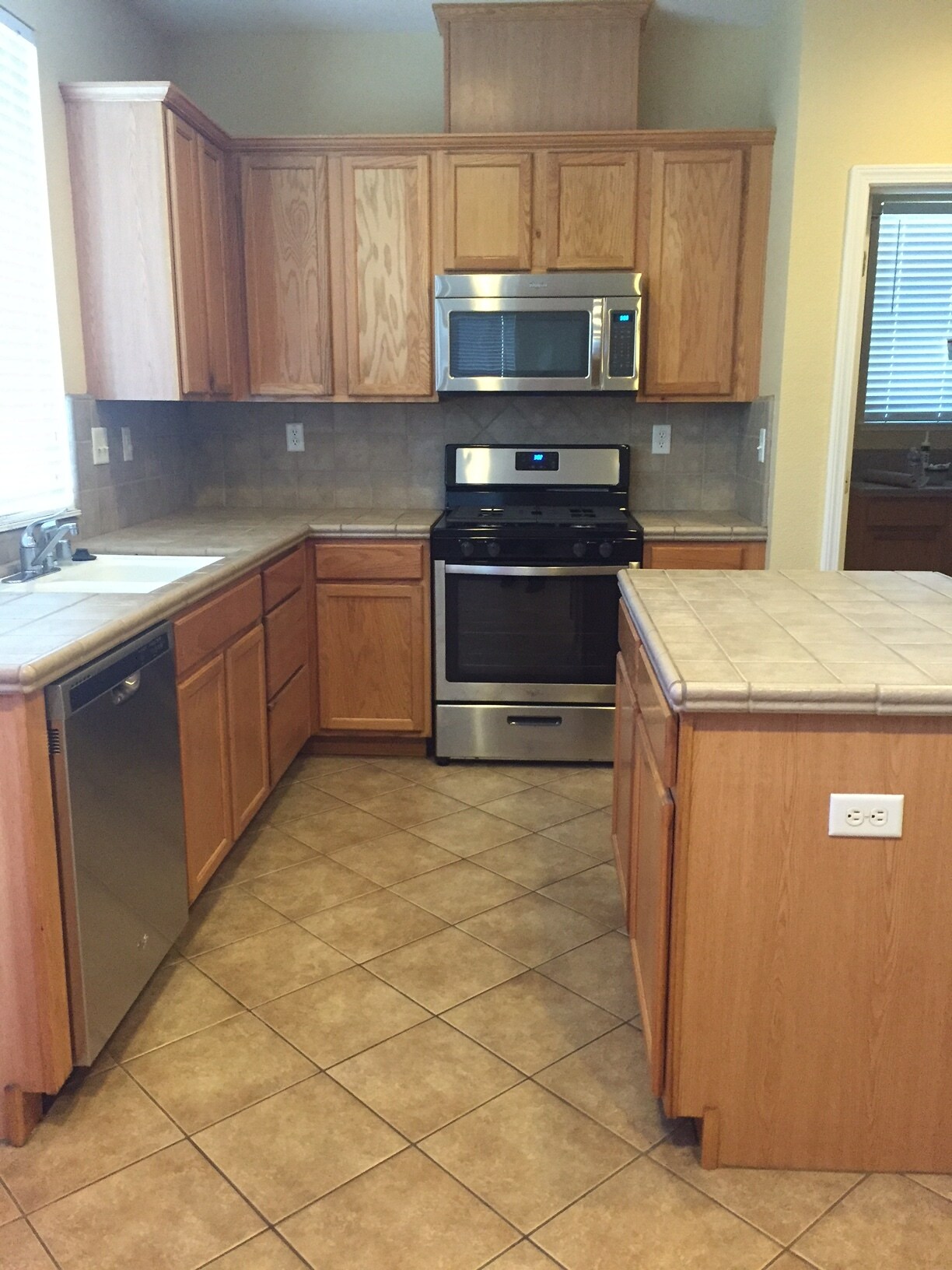 Building Photo - 2141 Buck River St