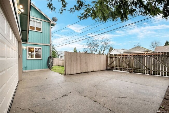 Building Photo - 3bd/2.5ba House in Tacoma