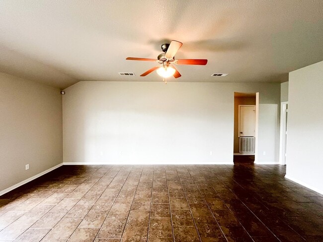 Building Photo - Available NOW!!!! This Beautiful 1 story, 4 Bedroom, 2 bath home in Killeen has a lot to offer!  ...