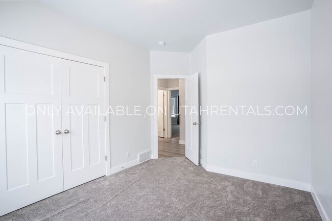 Building Photo - 472 S 230 W