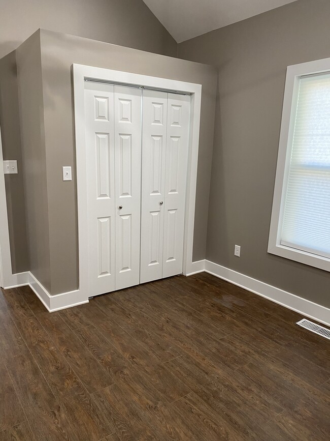 Building Photo - 329 N School Ave