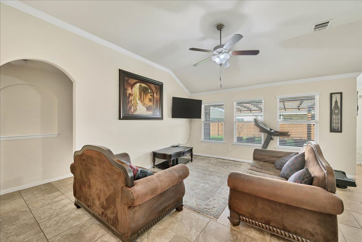 Building Photo - 300 Briar Park Dr