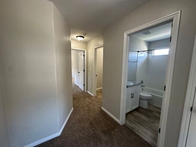 Building Photo - 3528 Newland Loop