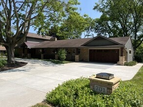 Building Photo - 701 Riverview Dr