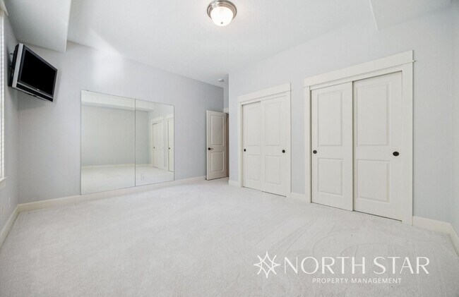 Building Photo - Stunning Bull Mountain Estate