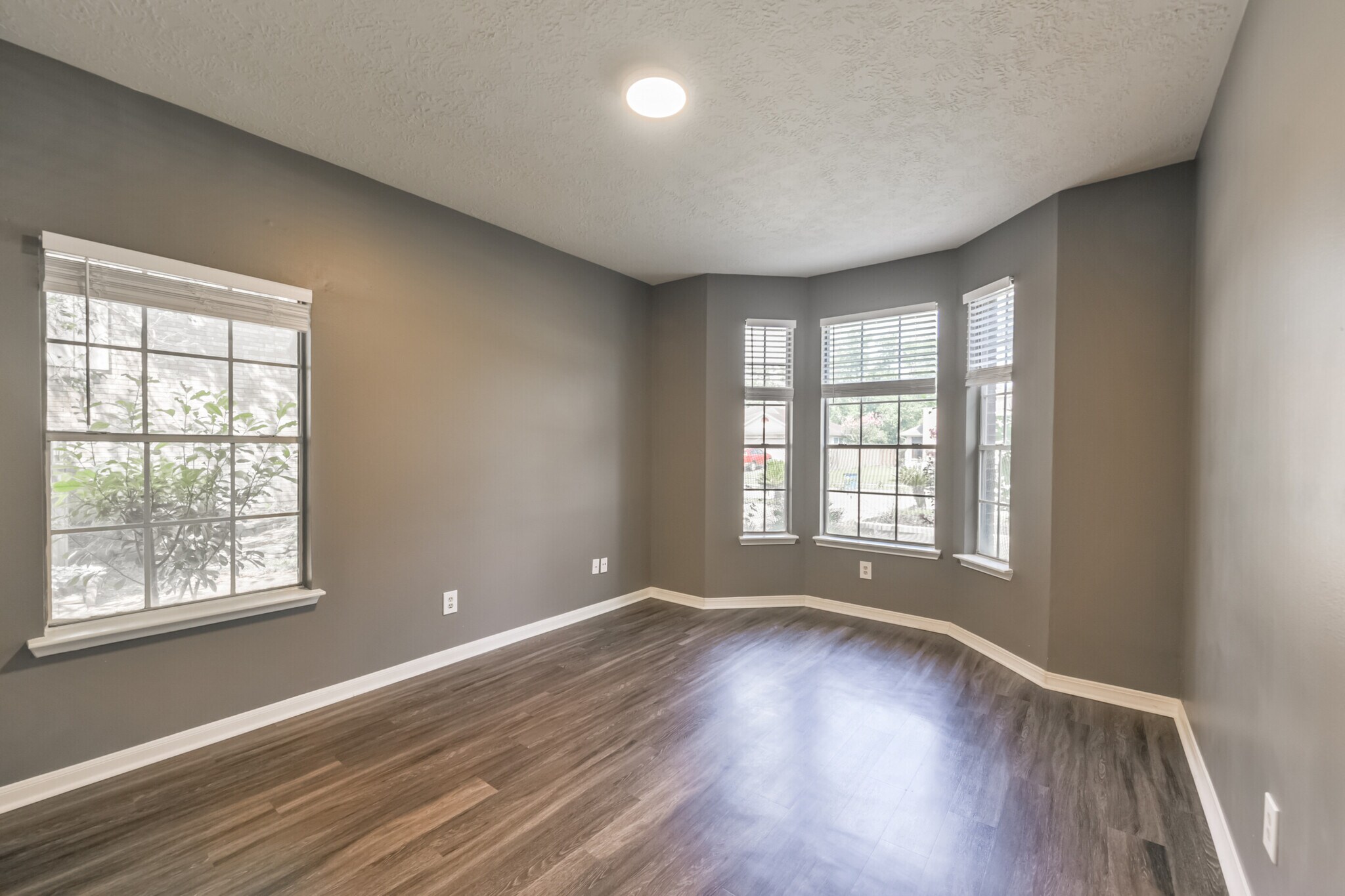 Building Photo - 2509 S Mission Cir