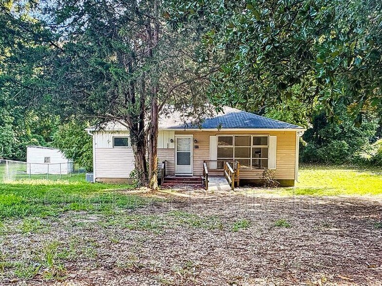 Primary Photo - 416 Burbank St