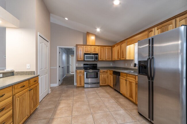 Building Photo - Charming 3BR/2BA Brick Home in the Heart o...