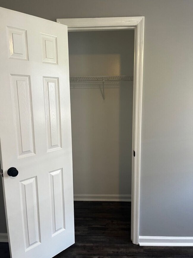 Building Photo - Charming All-Brick Corner Lot Home with Hot Tub & Fenced Yard