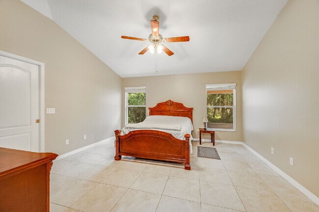 Building Photo - Spacious 3/2 with tranquil setting is waiting for you!