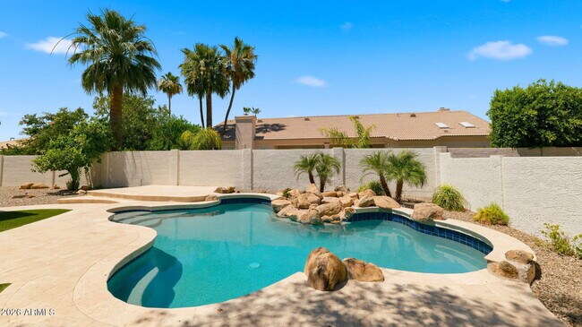 Building Photo - 8638 E Dahlia Dr